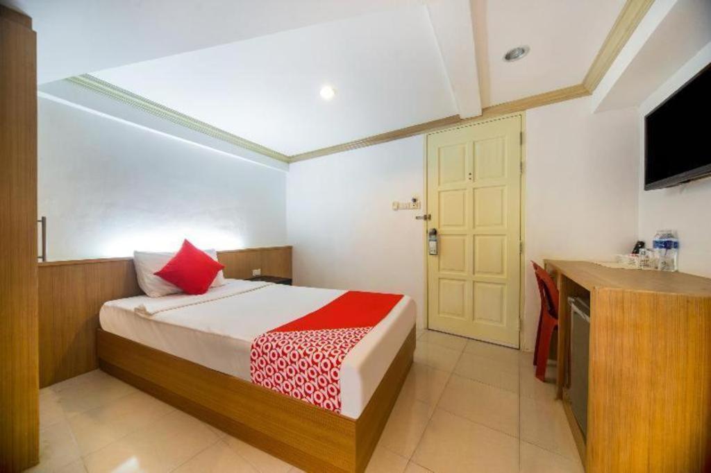 Oyo 232 Patong City Hometel Luaran gambar