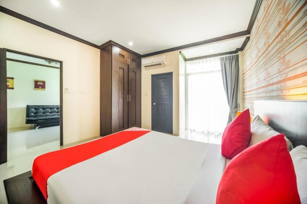Oyo 232 Patong City Hometel Luaran gambar