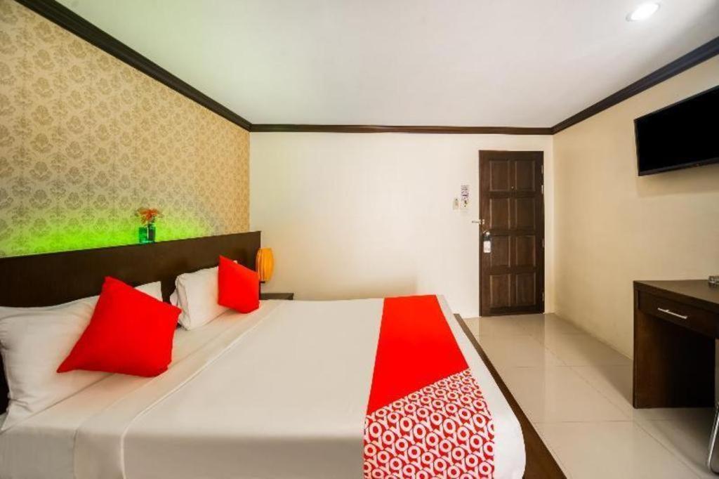 Oyo 232 Patong City Hometel Luaran gambar