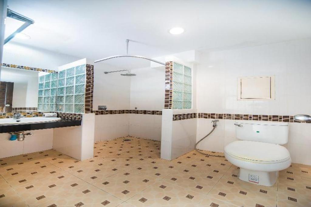 Oyo 232 Patong City Hometel Luaran gambar